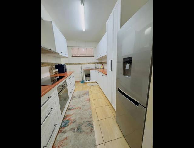 3 BEDROOM APARTMENT FOR SALE IN GLENWOOD